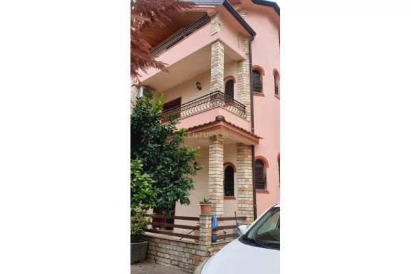 Shtepi ne shitje Vila Luksoze ne Tirane, 6+1, Mobilimi E mobiluar, Pagesa 490,000  Euro.