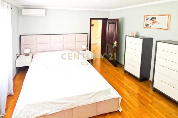 Shtepi ne shitje Vila Luksoze ne Tirane, 6+1, Mobilimi E mobiluar, Pagesa 490,000  Euro.