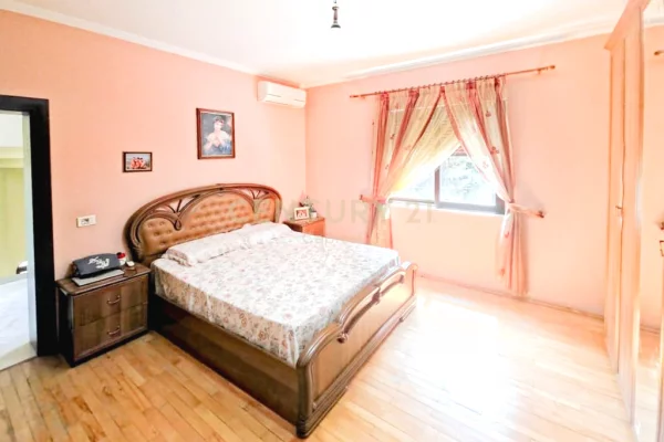 Shtepi ne shitje Vila Luksoze ne Tirane, 6+1, Mobilimi E mobiluar, Pagesa 490,000  Euro.