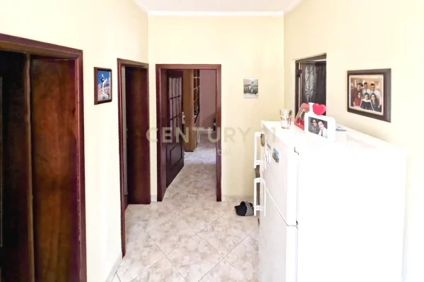 Shtepi ne shitje Vila Luksoze ne Tirane, 6+1, Mobilimi E mobiluar, Pagesa 490,000  Euro.