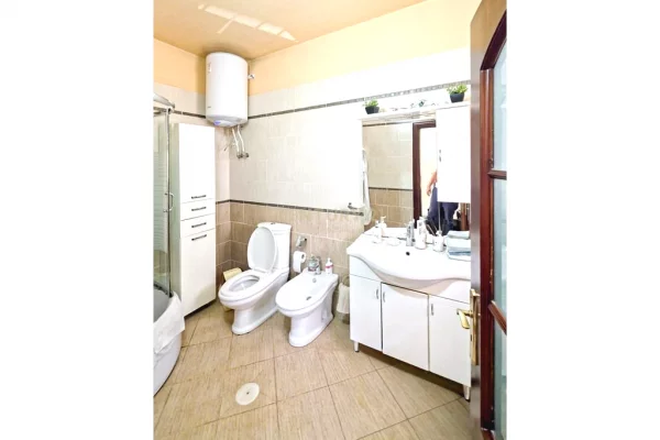 Shtepi ne shitje Vila Luksoze ne Tirane, 6+1, Mobilimi E mobiluar, Pagesa 490,000  Euro.