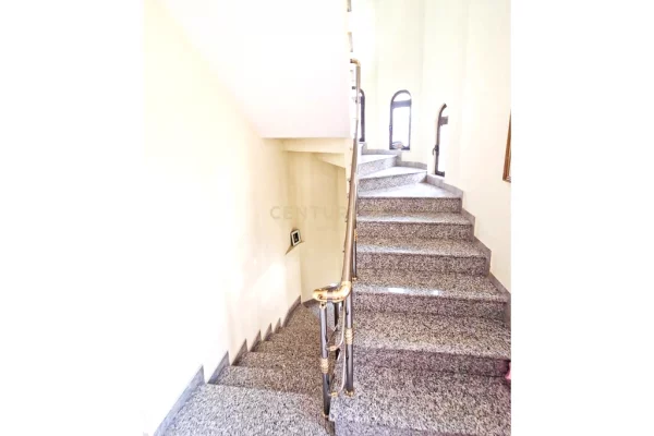 Shtepi ne shitje Vila Luksoze ne Tirane, 6+1, Mobilimi E mobiluar, Pagesa 490,000  Euro.