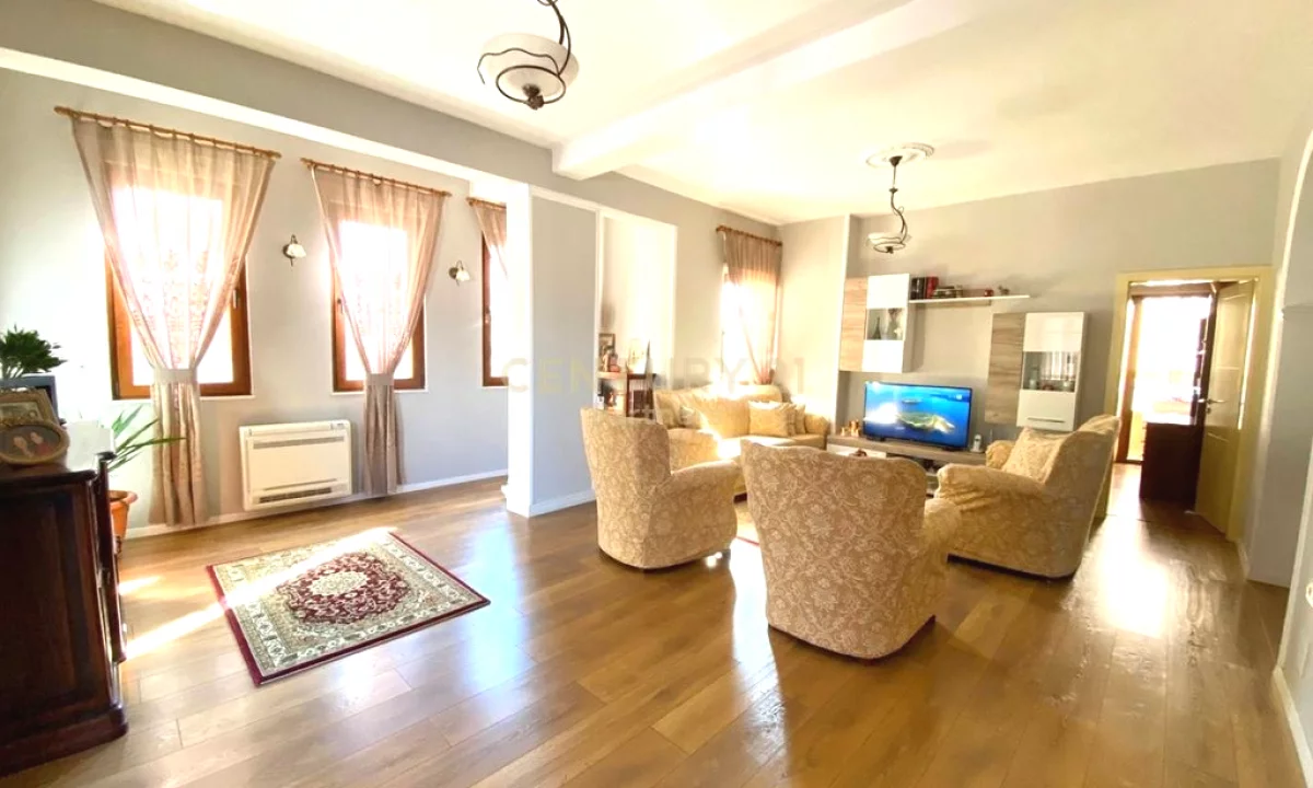 Shtepi ne shitje Apartament ne Tirane, 2+1, Mobilimi E mobiluar, Pagesa 220,000  Euro.