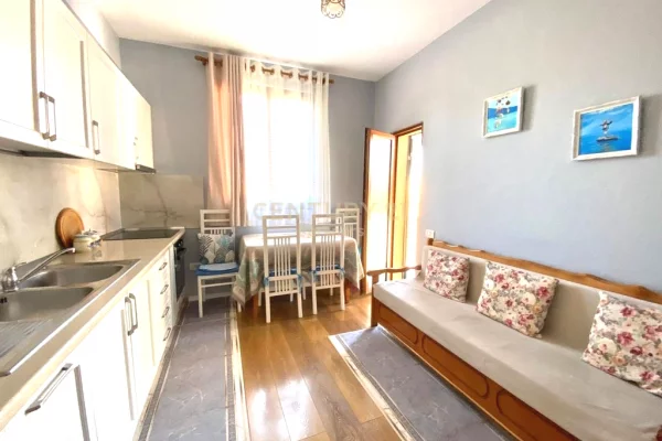Shtepi ne shitje Apartament ne Tirane, 2+1, Mobilimi E mobiluar, Pagesa 220,000  Euro.