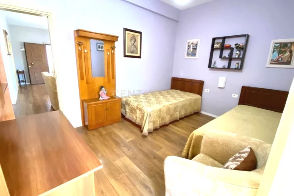 Shtepi ne shitje Apartament ne Tirane, 2+1, Mobilimi E mobiluar, Pagesa 220,000  Euro.