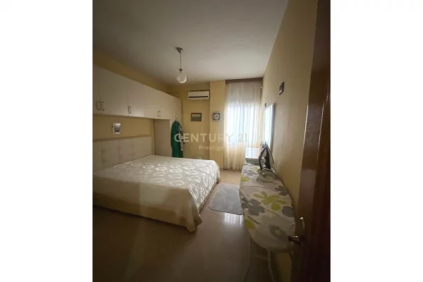 Shtepi ne shitje Apartament ne Tirane, 3+1, Mobilimi E mobiluar, Pagesa 380,000  Euro.