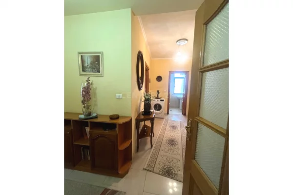 Shtepi ne shitje Apartament ne Tirane, 3+1, Mobilimi E mobiluar, Pagesa 380,000  Euro.