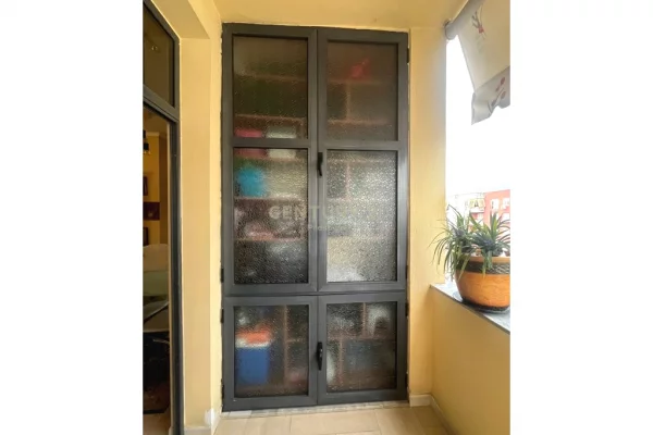 Shtepi ne shitje Apartament ne Tirane, 3+1, Mobilimi E mobiluar, Pagesa 380,000  Euro.