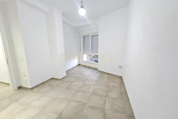Shtepi me qera Apartament ne Tirane, 2+1, Mobilimi Pjeserisht e mobiluar, Pagesa 600  Euro.