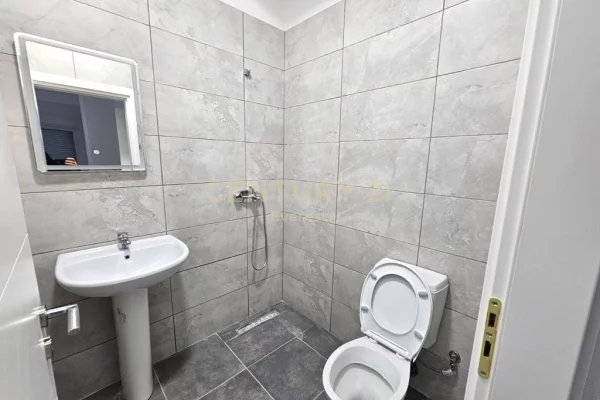 Shtepi me qera Apartament ne Tirane, 2+1, Mobilimi Pjeserisht e mobiluar, Pagesa 600  Euro.