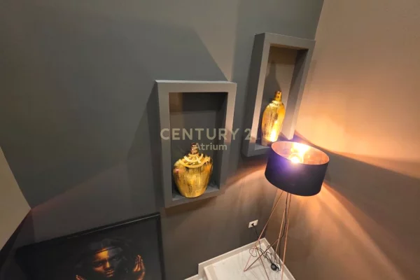 Shtepi me qera Vila Luksoze ne Tirane, 3+1, Mobilimi E mobiluar, Pagesa 3,500  Euro.