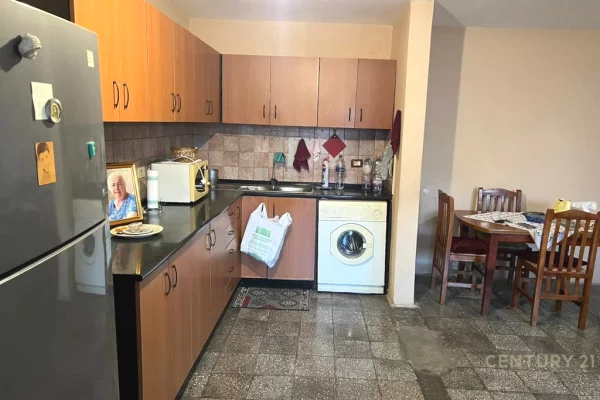 Shtepi ne shitje Apartament ne Tirane, 2+1, Mobilimi E mobiluar, Pagesa 210,000  Euro.