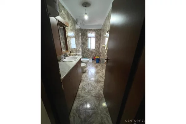 Shtepi ne shitje Apartament ne Tirane, 2+1, Mobilimi E mobiluar, Pagesa 210,000  Euro.