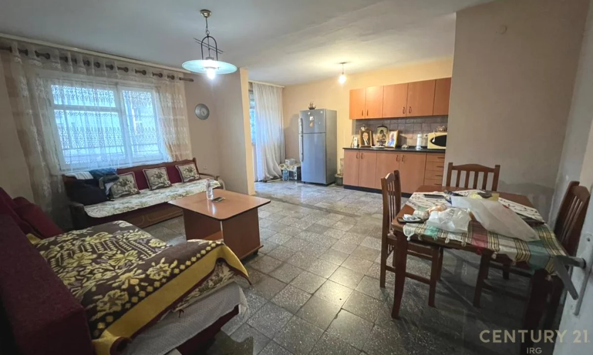 Shtepi ne shitje Apartament ne Tirane, 2+1, Mobilimi E mobiluar, Pagesa 210,000  Euro.