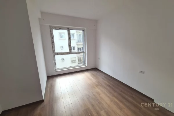 Appartamento in affitto a Tirana 1+1, Vuoto