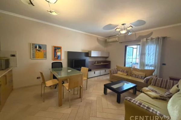 Shitet apartament 1+1 prane Pazarit te Ri!