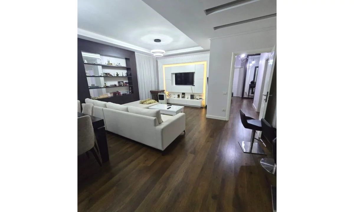 Appartamento in affitto a Tirana 2+1, Arredato