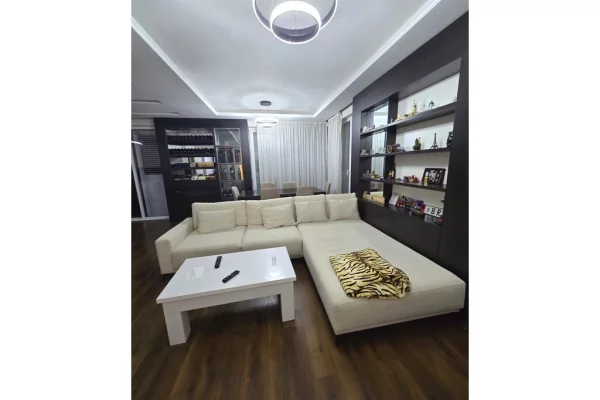 Appartamento in affitto a Tirana 2+1, Arredato