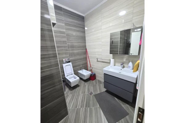 Appartamento in affitto a Tirana 2+1, Arredato