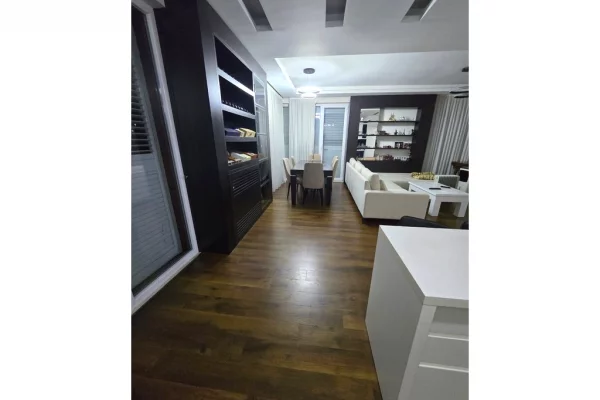 Appartamento in affitto a Tirana 2+1, Arredato