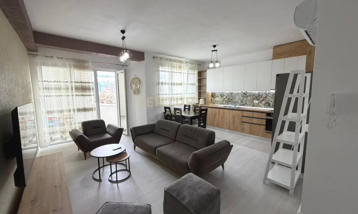 Appartamento in affitto a Tirana 2+1, Arredato