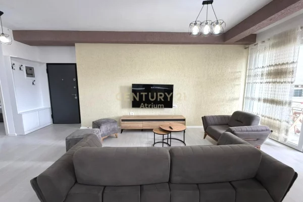 Appartamento in affitto a Tirana 2+1, Arredato