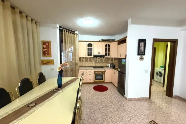 Appartamento in affitto a Tirana 2+1, Arredato