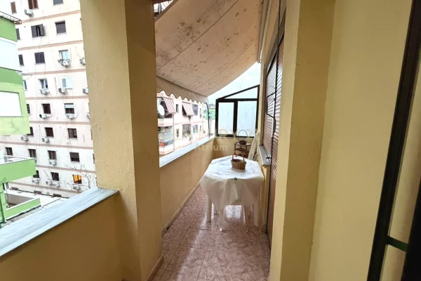 Appartamento in affitto a Tirana 2+1, Arredato