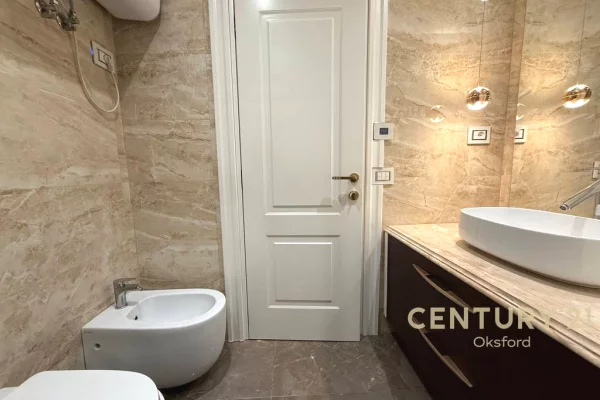 Appartamento in affitto a Tirana 2+1, Arredato