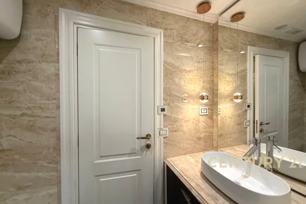 Appartamento in affitto a Tirana 2+1, Arredato