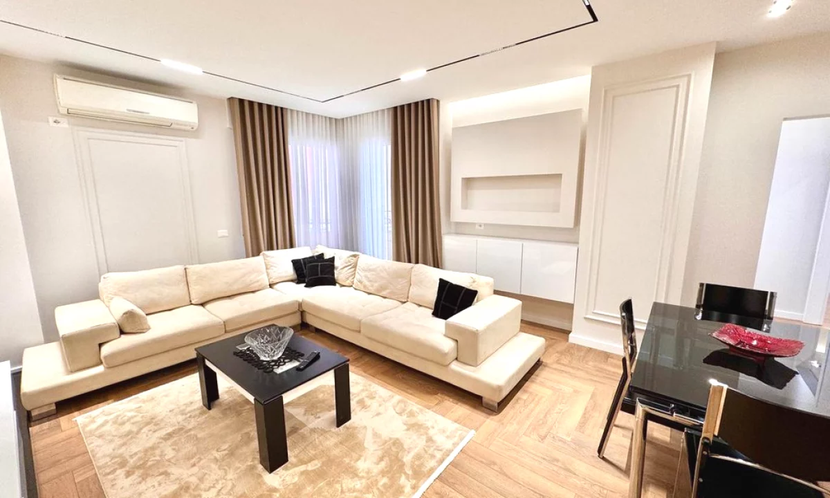 Appartamento in affitto a Tirana 2+1, Arredato