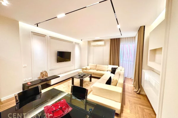 Appartamento in affitto a Tirana 2+1, Arredato