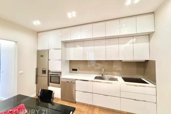 Appartamento in affitto a Tirana 2+1, Arredato