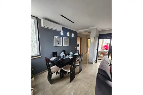 Shtepi ne shitje Apartament ne Tirane, 3+1, Mobilimi E mobiluar, Pagesa 415,000  Euro.