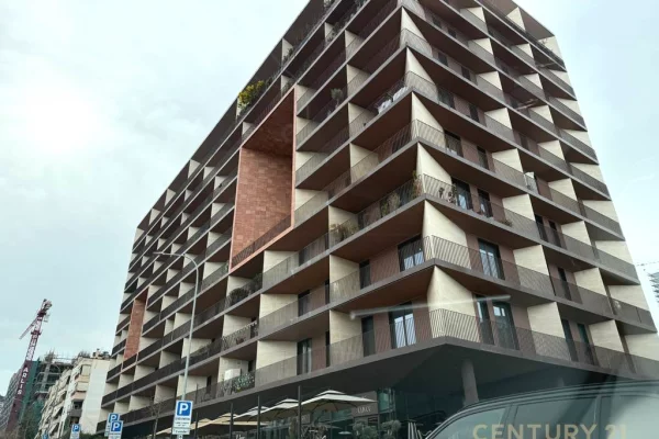 Ambient biznesi me qera 3+1 ne Tirane - 1,900 Euro