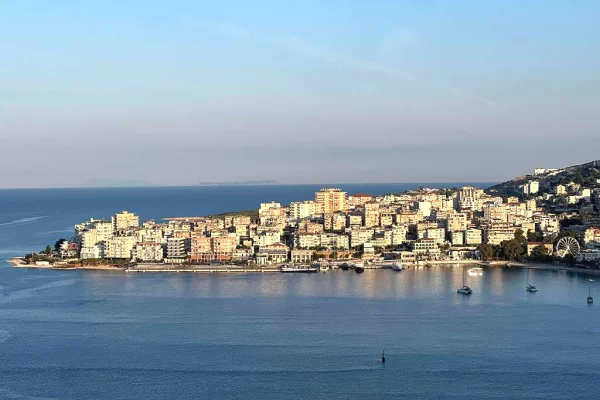 SARANDE, SHESIM APARTAMENT 2+1+2 ME PAMJE TE HAPUR NDAJ DETIT