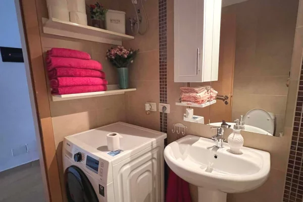 Shtepi ne shitje Apartament ne Sarande, 2+1, Mobilimi E mobiluar, Pagesa 220,000  Euro.