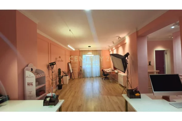 Ambient biznesi me qera 3+1 ne Tirane - 900 Euro