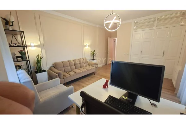 Ambient biznesi me qera 3+1 ne Tirane - 900 Euro