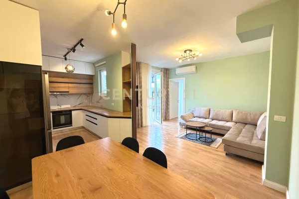 Duplex (casa a 2 piani) in affitto a Tirana 3+1, Arredato