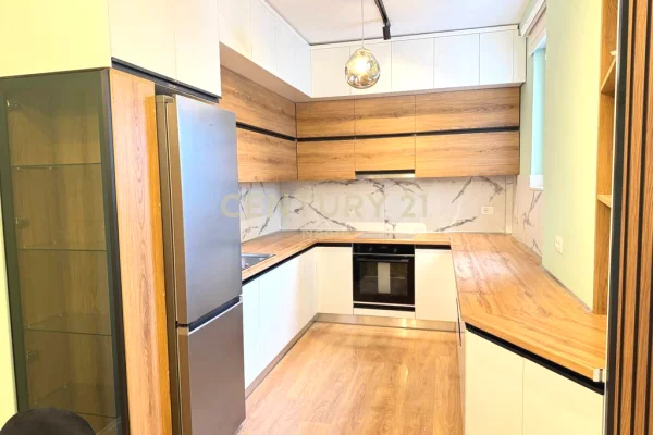 Duplex (casa a 2 piani) in affitto a Tirana 3+1, Arredato