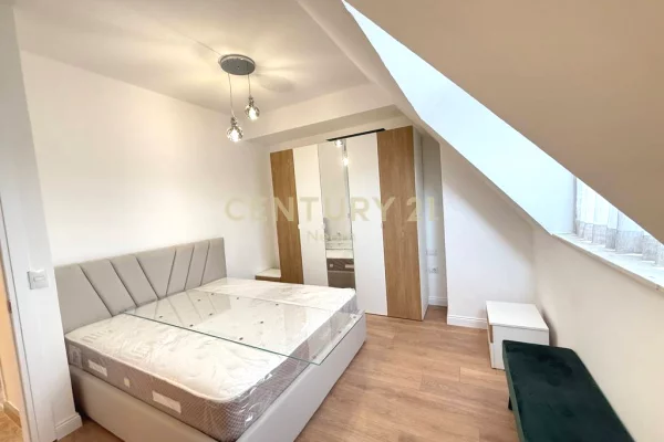 Duplex (casa a 2 piani) in affitto a Tirana 3+1, Arredato