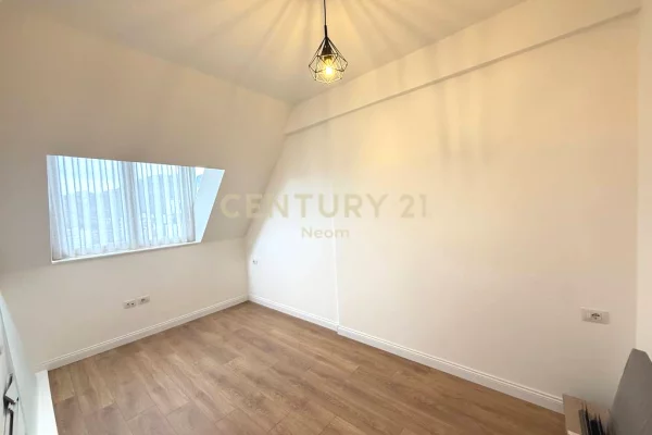 Duplex (casa a 2 piani) in affitto a Tirana 3+1, Arredato