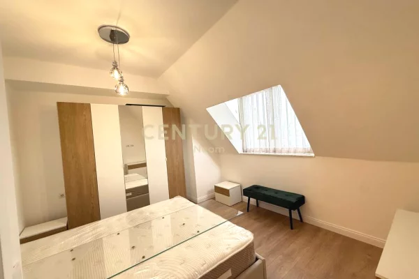 Duplex (casa a 2 piani) in affitto a Tirana 3+1, Arredato