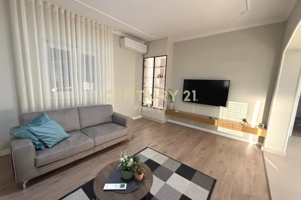 Appartamento in affitto a Tirana 2+1, Arredato