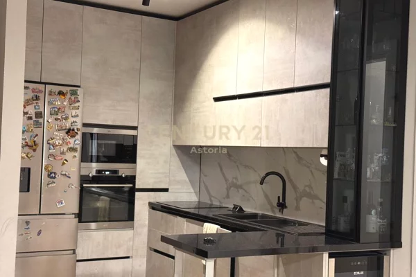 Shtepi ne shitje Apartament ne Tirane, 2+1, Mobilimi E mobiluar, Pagesa 230,000  Euro.