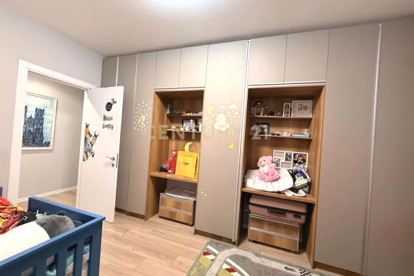 Shtepi ne shitje Apartament ne Tirane, 2+1, Mobilimi E mobiluar, Pagesa 230,000  Euro.