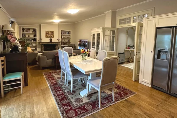 Shtepi ne shitje Penthose(kati i fundit panoramik) ne Tirane, 3+1, Mobilimi E mobiluar, Pagesa 500,000  Euro.