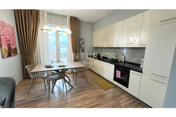 Shtepi ne shitje Apartament ne Tirane, 2+1, Mobilimi E mobiluar, Pagesa 260,000  Euro.