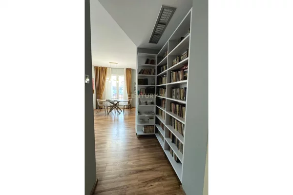 Shtepi ne shitje Apartament ne Tirane, 2+1, Mobilimi E mobiluar, Pagesa 260,000  Euro.